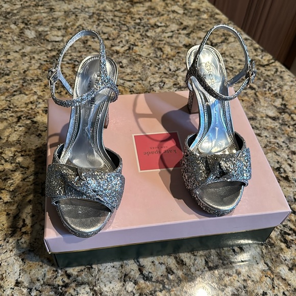 Kate spade platform heel. Size 9 includes Vivian Lou high heel inserts. - Picture 6 of 14